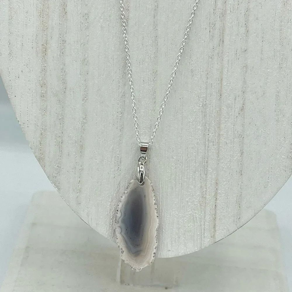 White agate crystal slice pendant necklace golden wrap gold tone chain 24” - Picture 9 of 11
